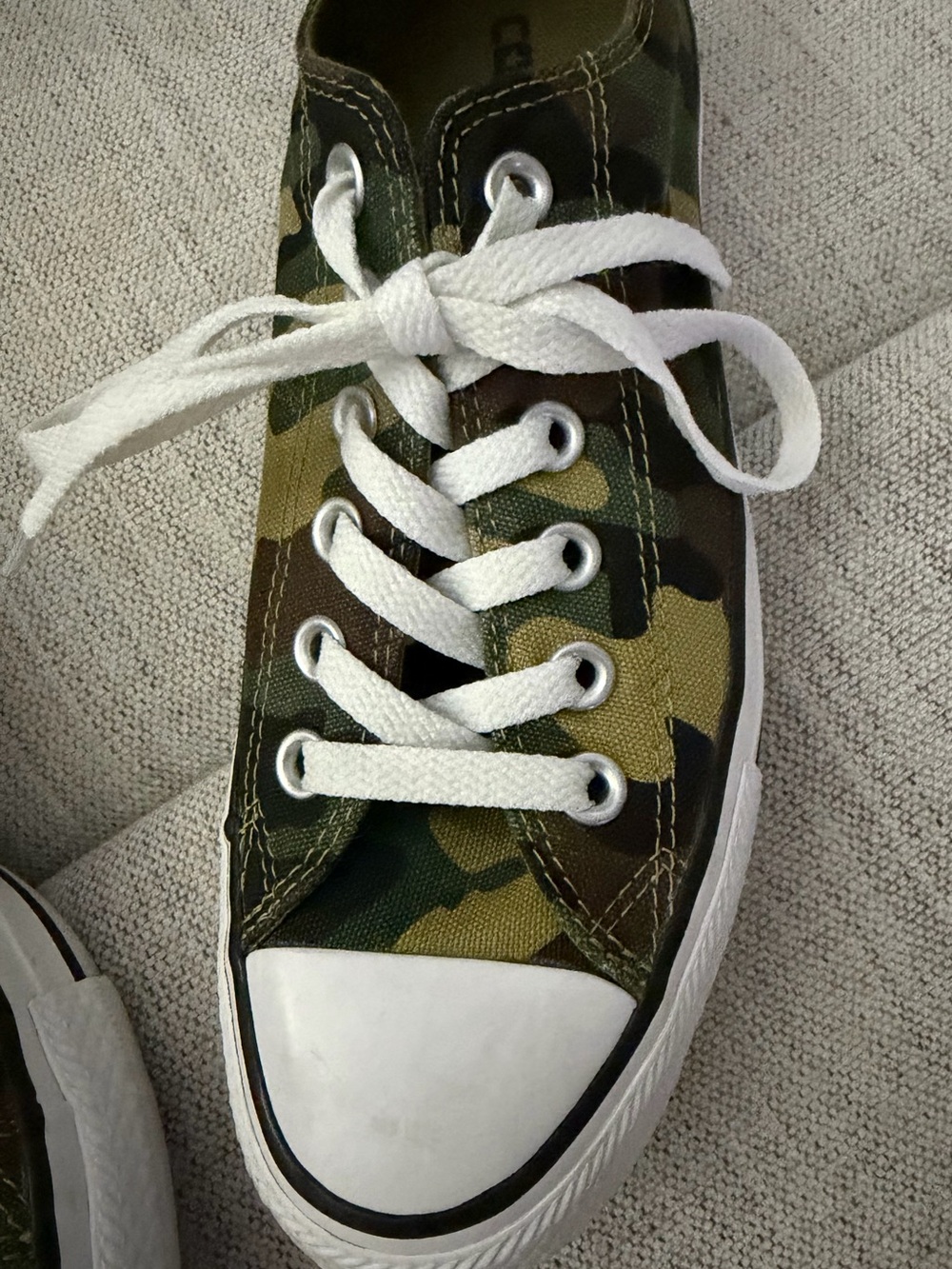 Women’s Converse camouflage lace up tennis shoes - Picture 7 of 8